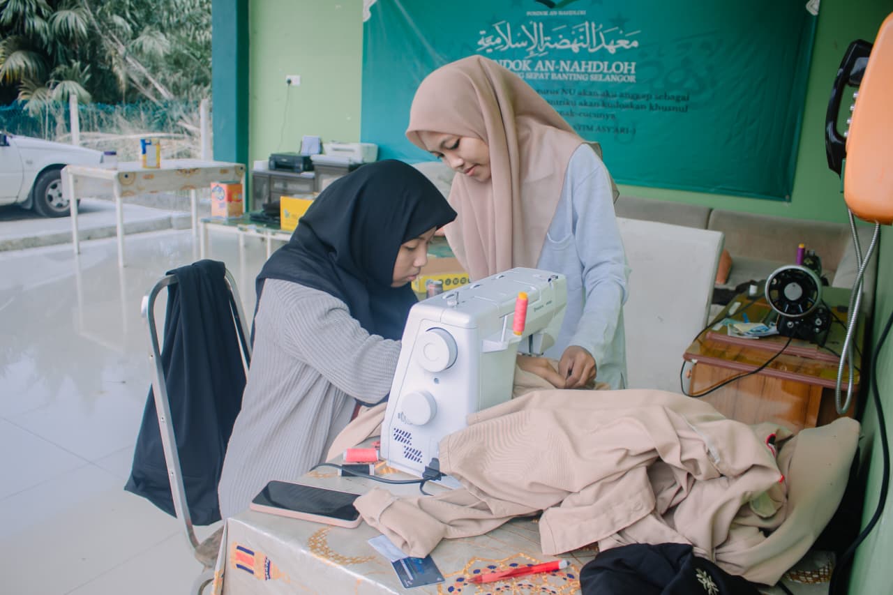 Mahasiswa Kuliah Kerja Nyata (KKN) Internasional Universitas Nahdlatul Ulama Al-Ghazali (UNUGHA) Cilacap tahun 2025 kembali menunjukkan kontribusinya dalam bidang pemberdayaan masyarakat. Mahasiswa Kuliah Kerja Nyata (KKN) Internasional Universitas Nahdlatul Ulama Al-Ghazali (UNUGHA) Cilacap tahun 2025 kembali menunjukkan kontribusinya dalam bidang pemberdayaan masyarakat.